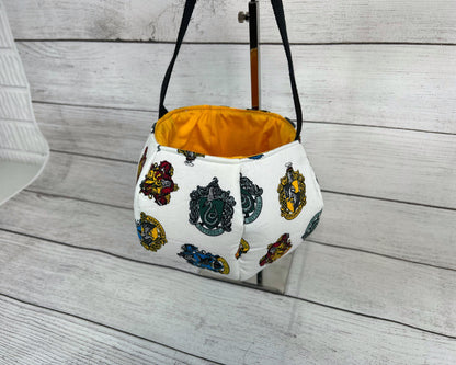 Hogwarts School Crests Hand-Made Tote Bag - Harry Potter - Choose your house - Sorting hat - Gift - Everyday - Easter - Holiday - Halloween